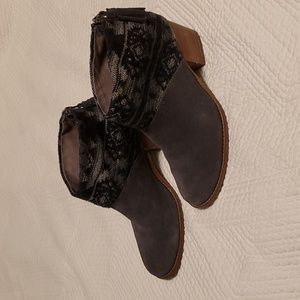 Toms suede booties